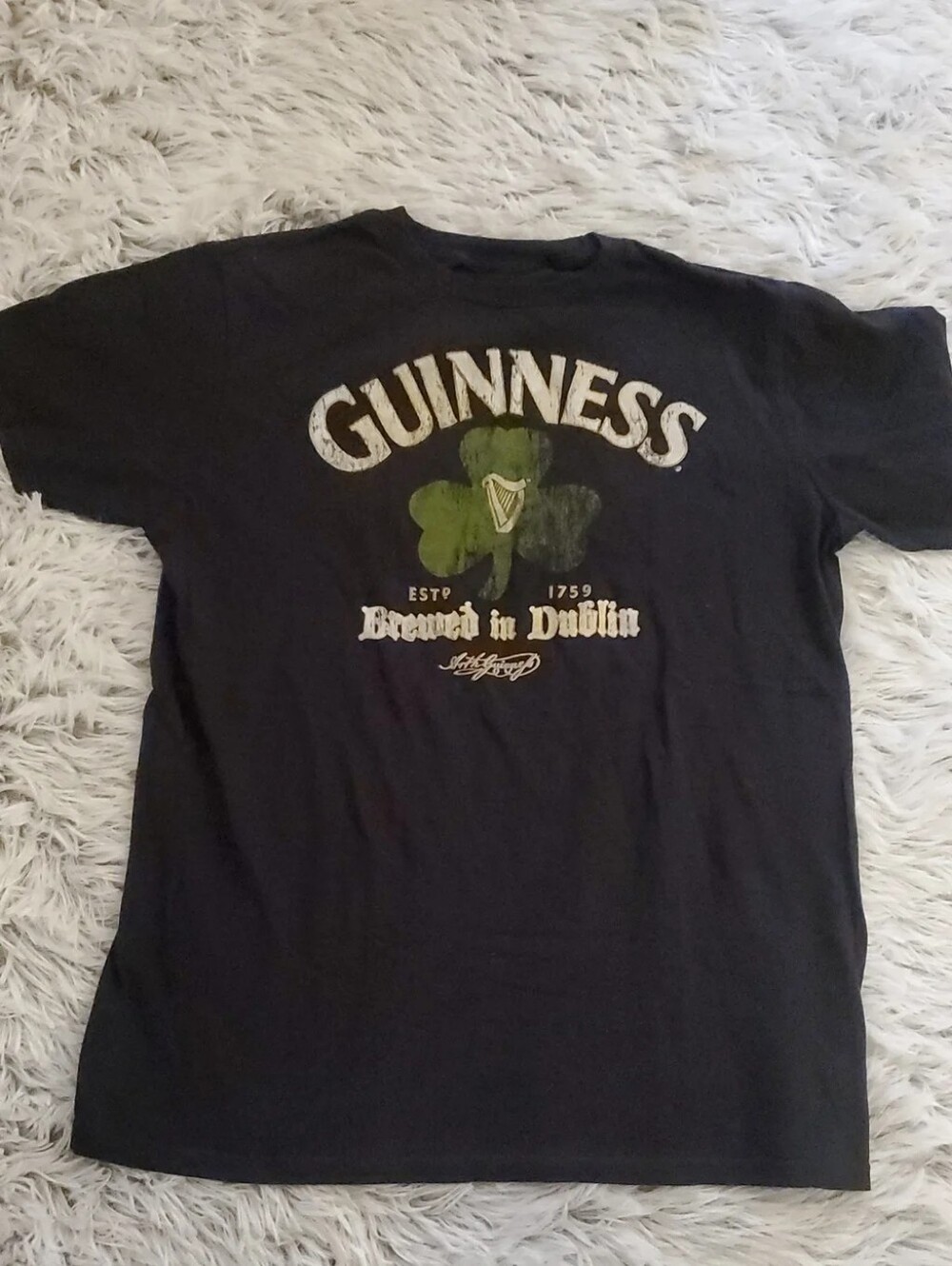 **Guinness Brewed in Dublin Shamrock Graphic T-Shirt Black Size Medium**